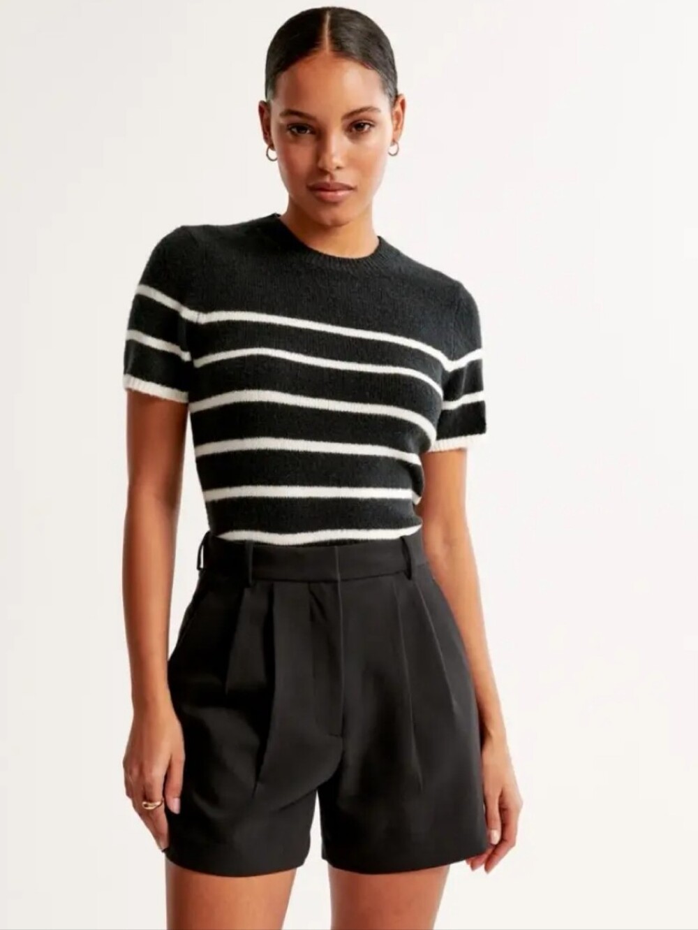 Ambercrombie & Fitch Tailored Sloane High-Waist Black Pleated Curve Love  Shorts